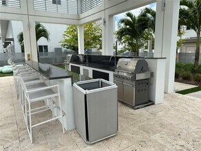 6455 NW 103rd Pl, Unit 303 in Doral, FL - Building Photo - Building Photo