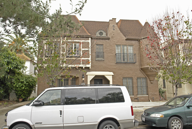 415 N Ogden Dr in Los Angeles, CA - Foto de edificio - Building Photo