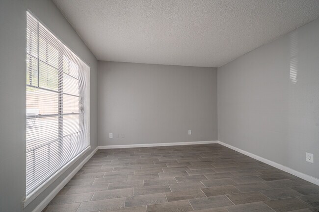Colonial in Houston, TX - Building Photo - Interior Photo