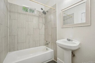1331 Avant Ave, Unit #1 in San Antonio, TX - Building Photo - Building Photo