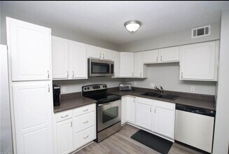 1146 Indian Rd, Unit 1146 Indian Rd. in Virginia Beach, VA - Building Photo - Building Photo