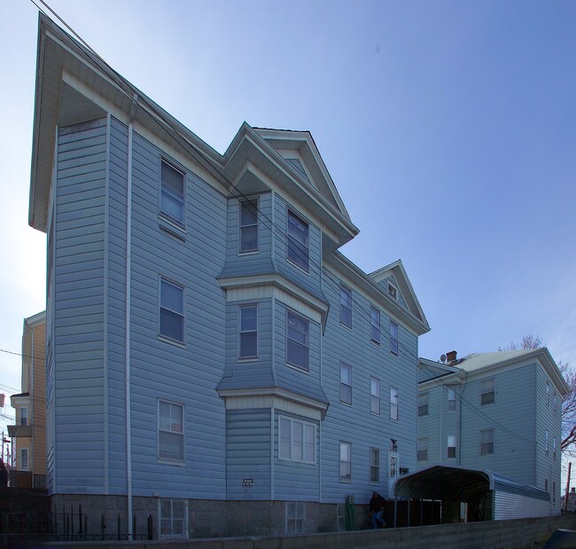 97-107 Hunter St in Fall River, MA - Building Photo - Building Photo