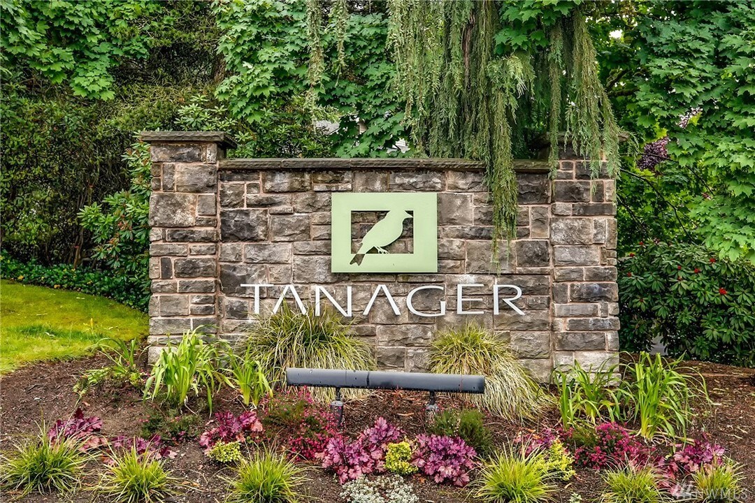 11303 NE 128th St in Kirkland, WA - Building Photo