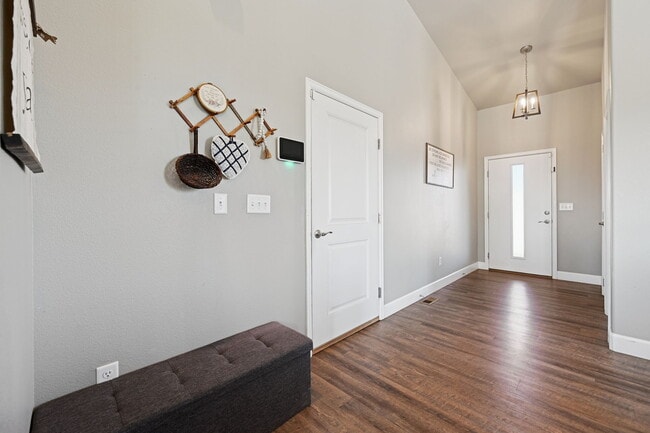 1140 E Dove Creek Dr in Pueblo West, CO - Building Photo - Building Photo