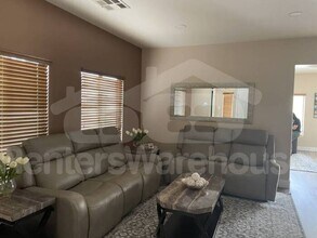 2328 W Skinner Dr in Phoenix, AZ - Foto de edificio - Building Photo