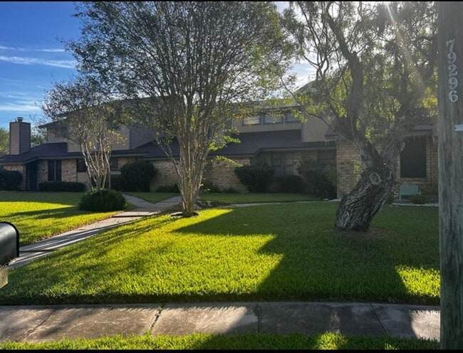 property at 5118 Middlecoff Cir