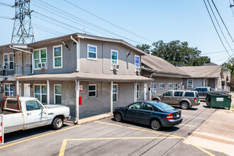 Elysian Apartments in Houston, TX - Building Photo - Building Photo