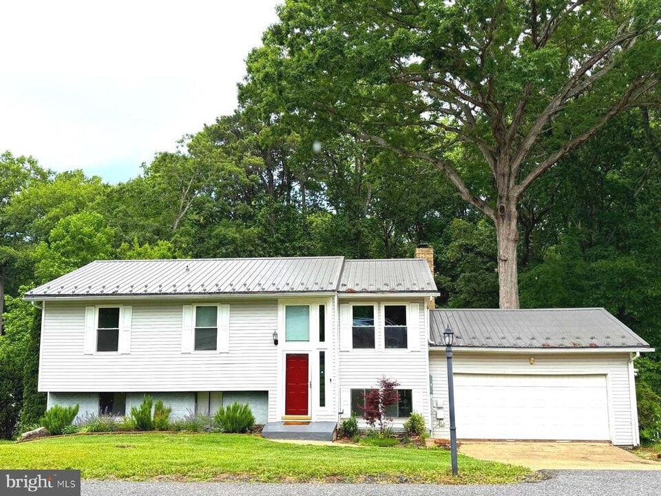 45846 Nancy Ln in California, MD - Building Photo