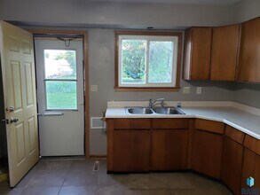 3607 E 18 St in Sioux Falls, SD - Building Photo - Building Photo