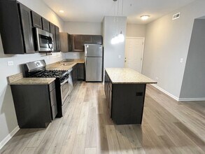 809 E Main St in East Dundee, IL - Building Photo - Building Photo