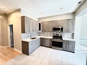 1905 W Huron St, Unit 2 in Chicago, IL - Building Photo - Building Photo