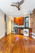 250 Mott St, Unit 9 in New York, NY - Building Photo - Building Photo