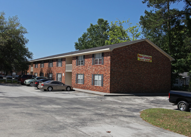 Twin Oaks Apartments in Charleston, SC - Building Photo - Building Photo