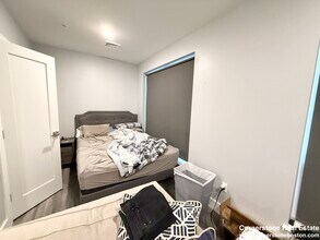 55 W Fifth St, Unit 402 in Boston, MA - Foto de edificio - Building Photo