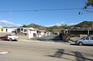 Las Encinas Mobilehome Park Apartments