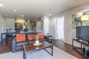 The Landings at Chandler Crossings in East Lansing, MI - Building Photo