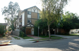 702 Raleigh St in Glendale, CA - Building Photo - Building Photo