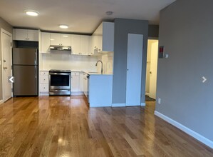 210 Parker Hill Ave, Unit H-4 in Boston, MA - Foto de edificio - Building Photo