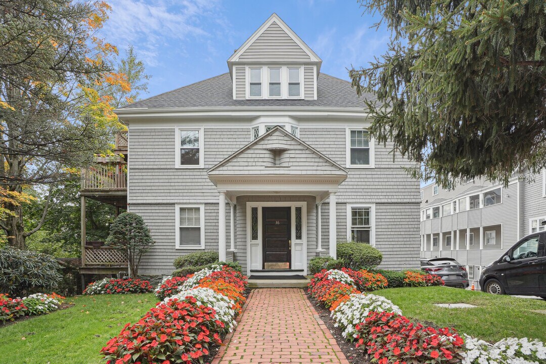 36 Cummings Rd, Unit 1 in Boston, MA - Building Photo