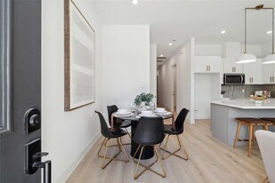 6528 Weston St in Houston, TX - Building Photo