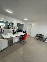 16030 Miami Dr in North Miami Beach, FL - Foto de edificio - Building Photo