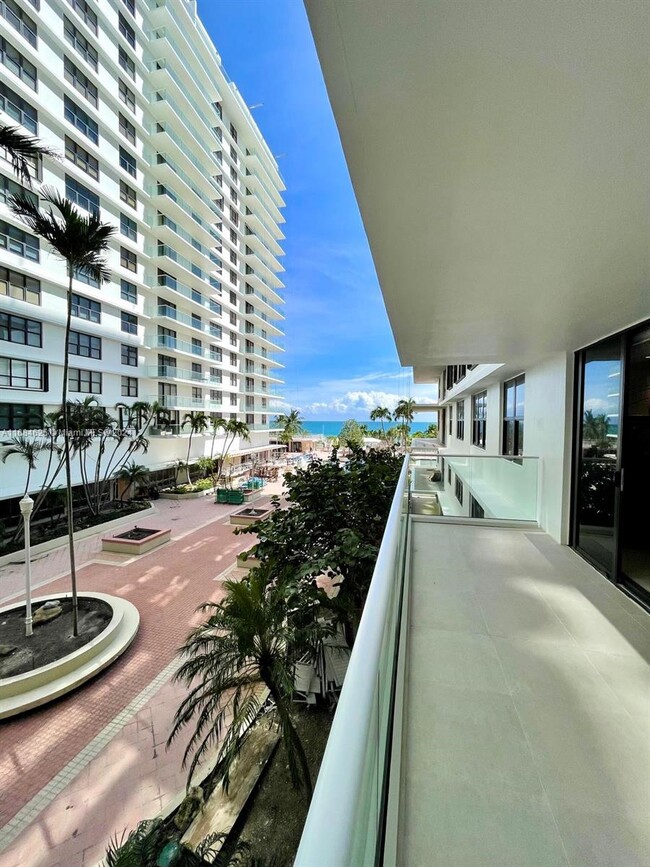 9801 Collins Ave, Unit 5X in Bal Harbour, FL - Building Photo - Building Photo