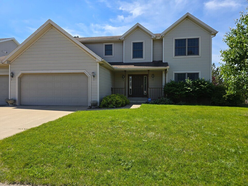 3261 Turquois Way in Normal, IL - Building Photo