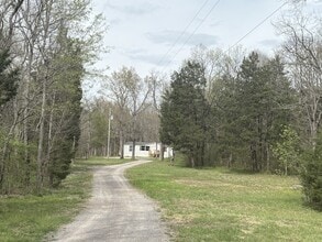 3679 Rocky Glade Rd in Eagleville, TN - Foto de edificio - Building Photo