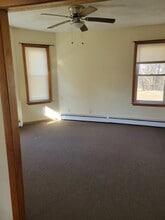 11 Trenton St, Unit 11 Trenton Street 1st fl in Bellingham, MA - Foto de edificio - Building Photo