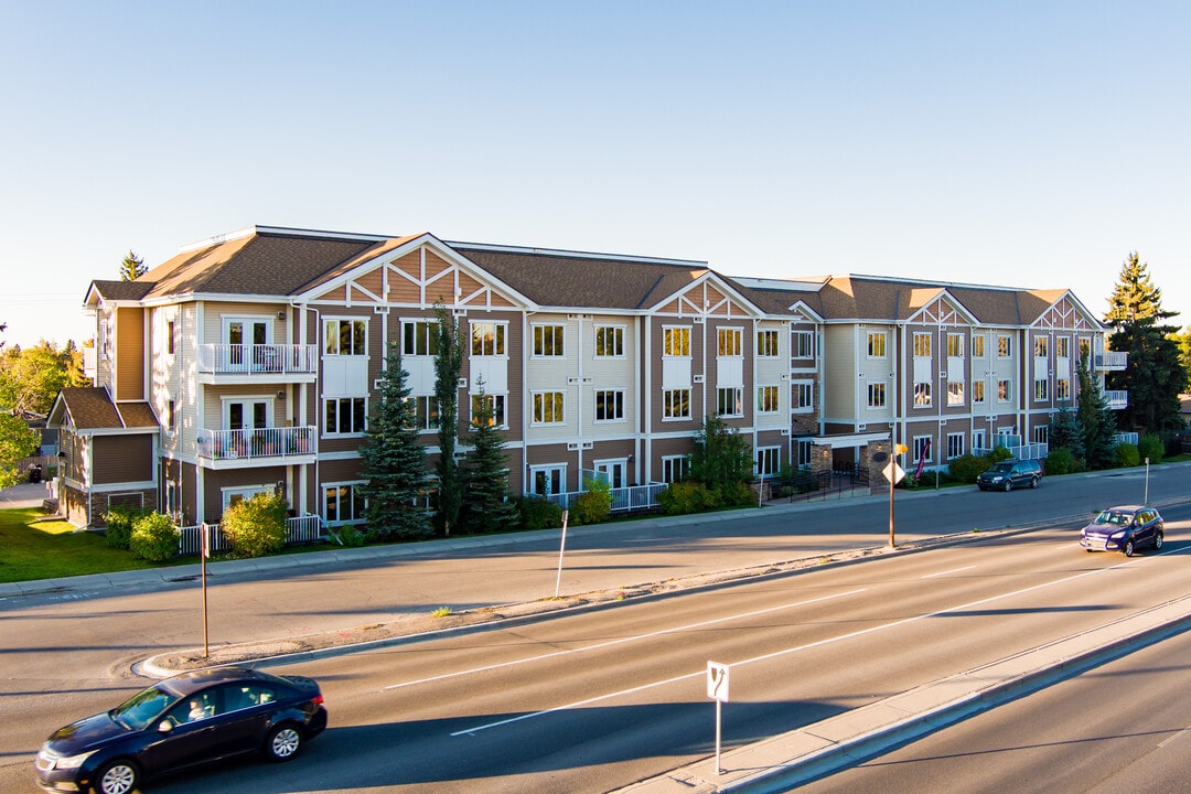 Glenway Gate in Calgary, AB - Building Photo