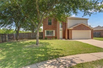 901 Greenbend Dr in Denton, TX - Building Photo - Building Photo