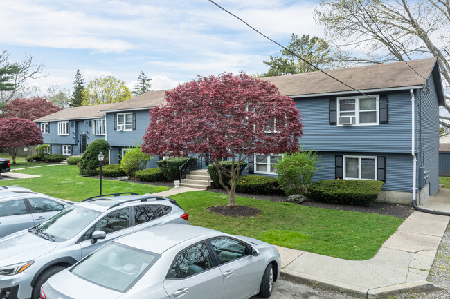 287 Mayfield AVE in Cranston, RI - Building Photo - Building Photo