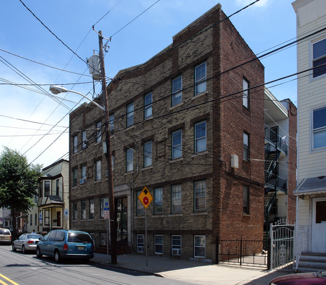 162-164 New York Ave in Newark, NJ - Foto de edificio - Building Photo