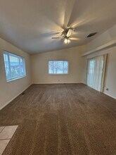 895 S Knox Dr in Pueblo West, CO - Foto de edificio - Building Photo