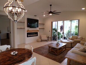 4015 NW Deer Oak Dr in Jensen Beach, FL - Building Photo - Building Photo