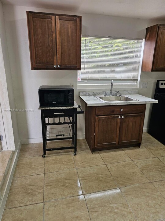 18500 NW 8th Rd in Miami Gardens, FL - Building Photo