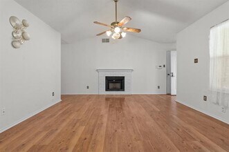 10013 N Suttonwood Dr in Fort Worth, TX - Building Photo - Building Photo