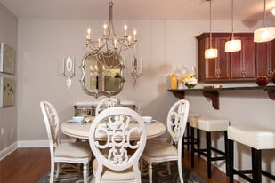 Vineyard Commons in Highland, NY - Building Photo