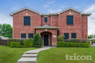 1113 Beeblossom Dr in Desoto, TX - Building Photo