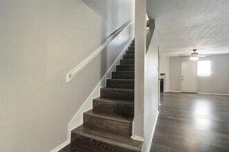 8704 Victorian Village Dr in Houston, TX - Building Photo - Building Photo