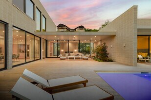 5205 Scenic View Dr in Austin, TX - Building Photo