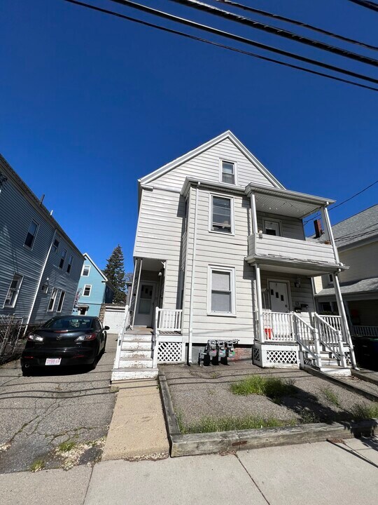 12 Hancock St, Unit 2 in Somerville, MA - Foto de edificio