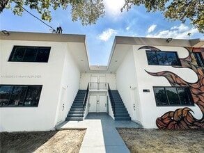 190 NW 69th St in Miami, FL - Building Photo - Building Photo