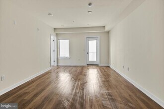 2401 Frankford Ave in Philadelphia, PA - Building Photo - Building Photo