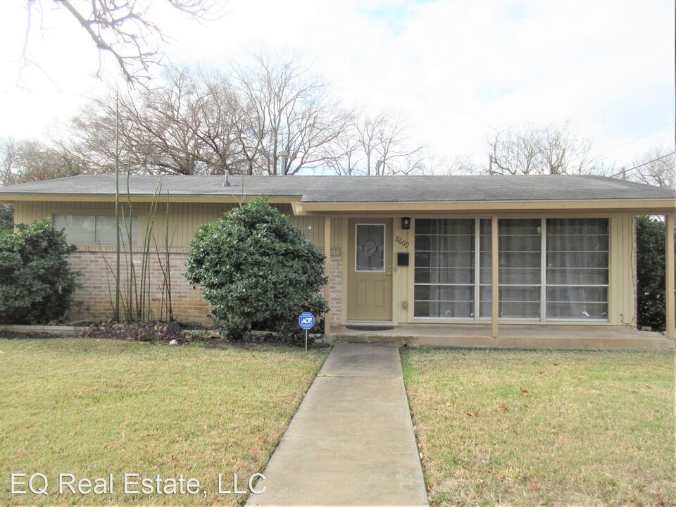 2609 Hancock Dr in Austin, TX - Building Photo