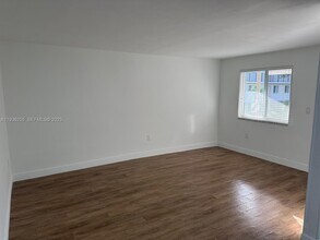 6775 SW 44th St in Miami, FL - Building Photo - Building Photo