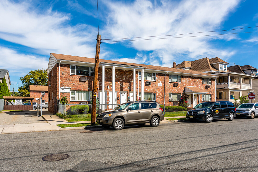 80 Howe Ave in Passaic, NJ - Foto de edificio