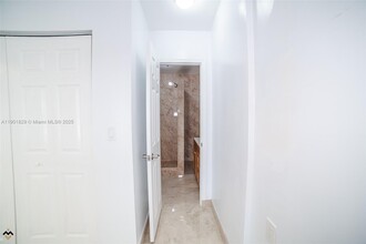 12615 E Randall Park Dr in Miami, FL - Building Photo - Building Photo