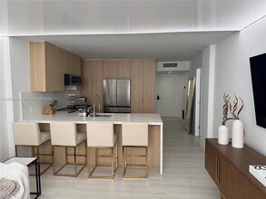 1849 S Ocean Dr in Hallandale Beach, FL - Foto de edificio - Building Photo