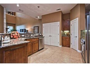 9122 Balcones Club Dr in Austin, TX - Building Photo - Building Photo